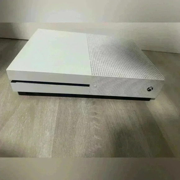 Microsoft Xbox one s game All digital Edition white 365 GB‎ - Picture 1 of 9